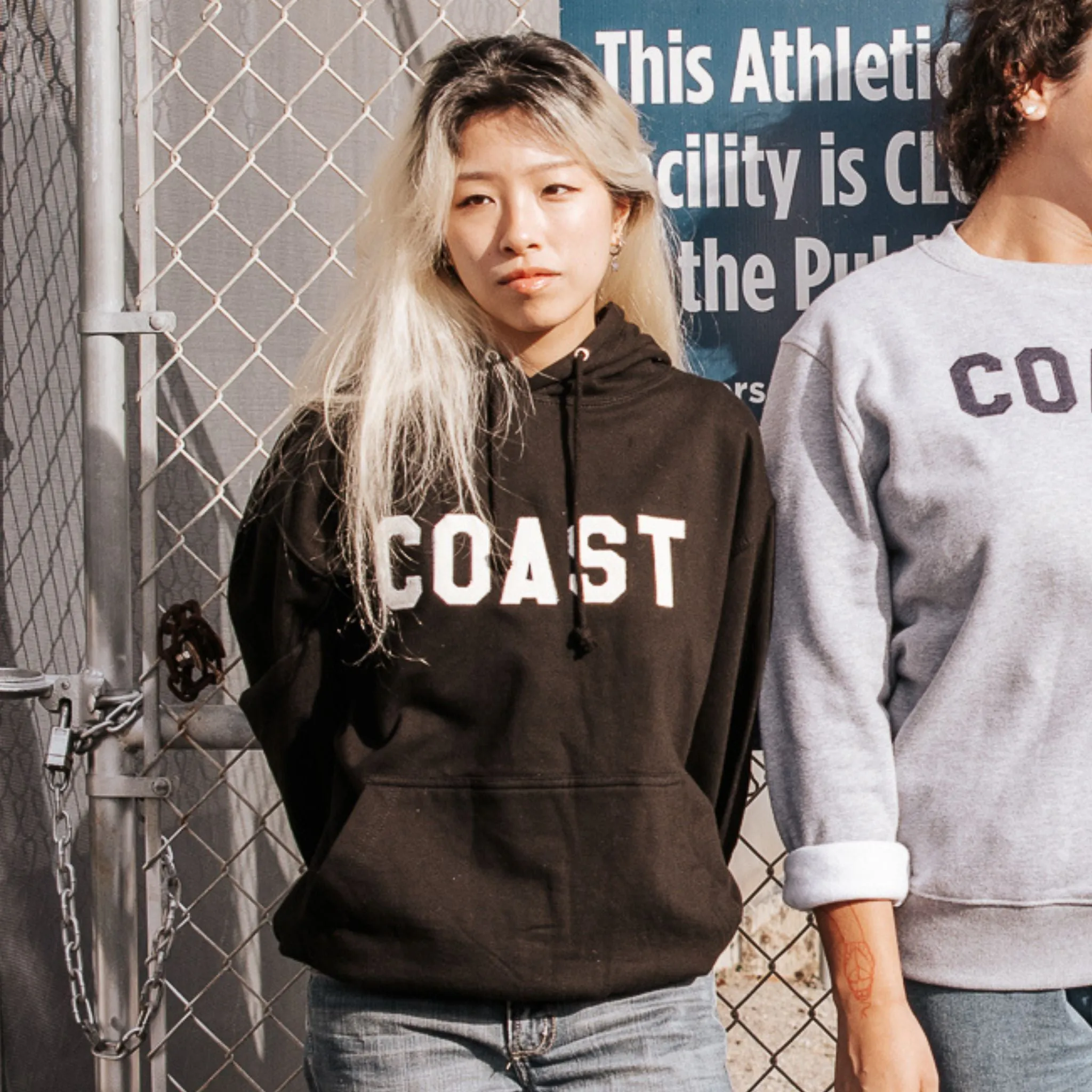 COAST FELT LETTER PULLOVER HOODIE