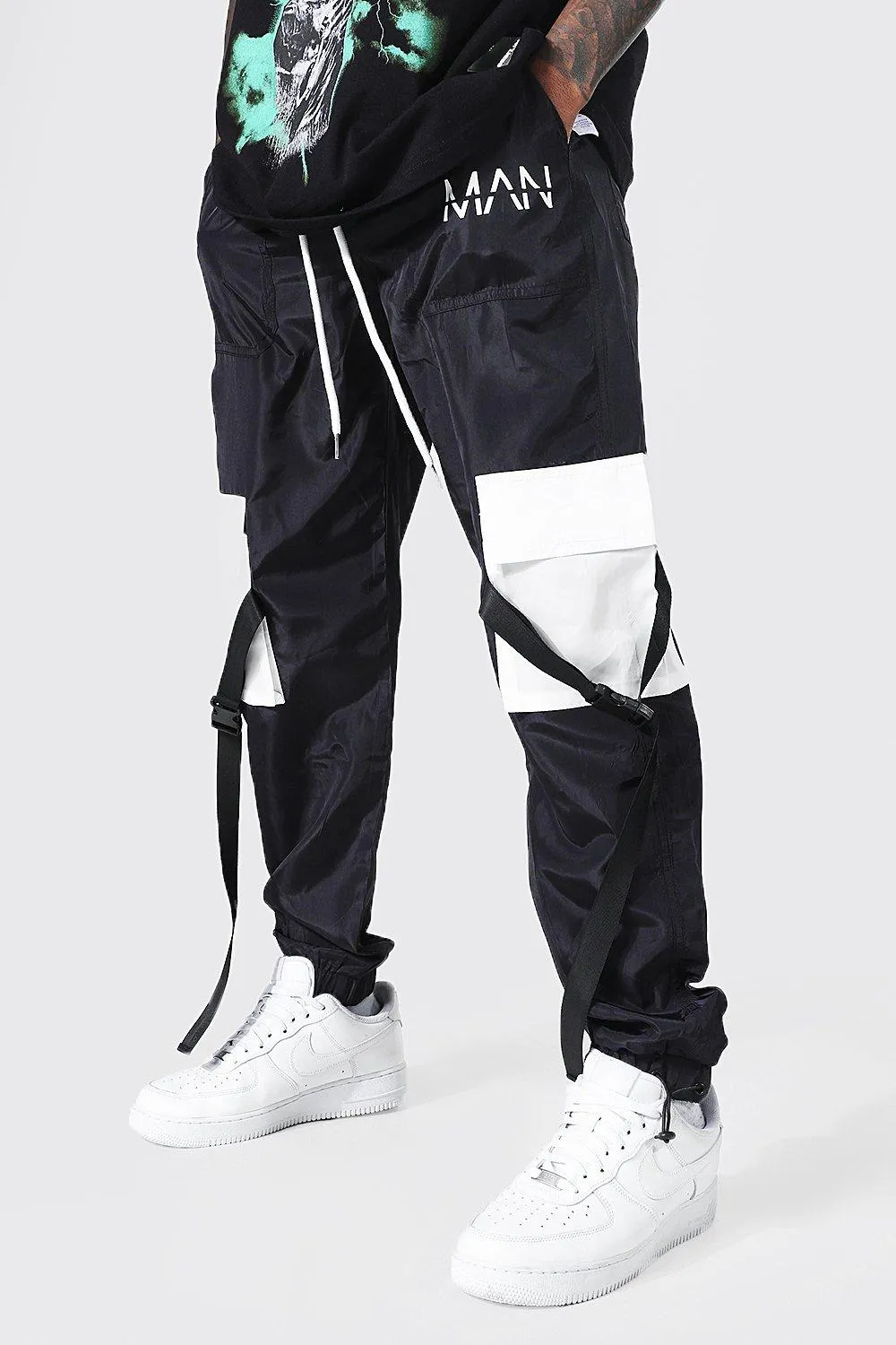 Man Shell Belted Colour Block Cargo Pants