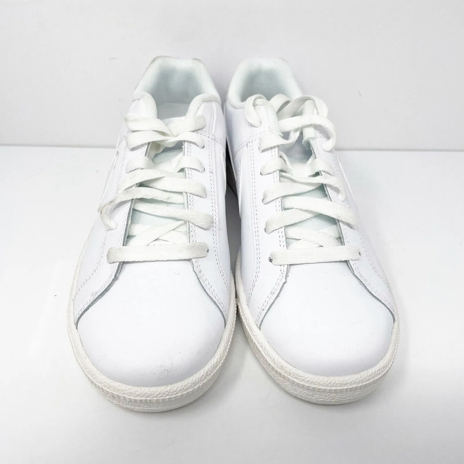 Nike Womens Court Royale 749867-105 White Casual Shoes Sneakers Size 7.5