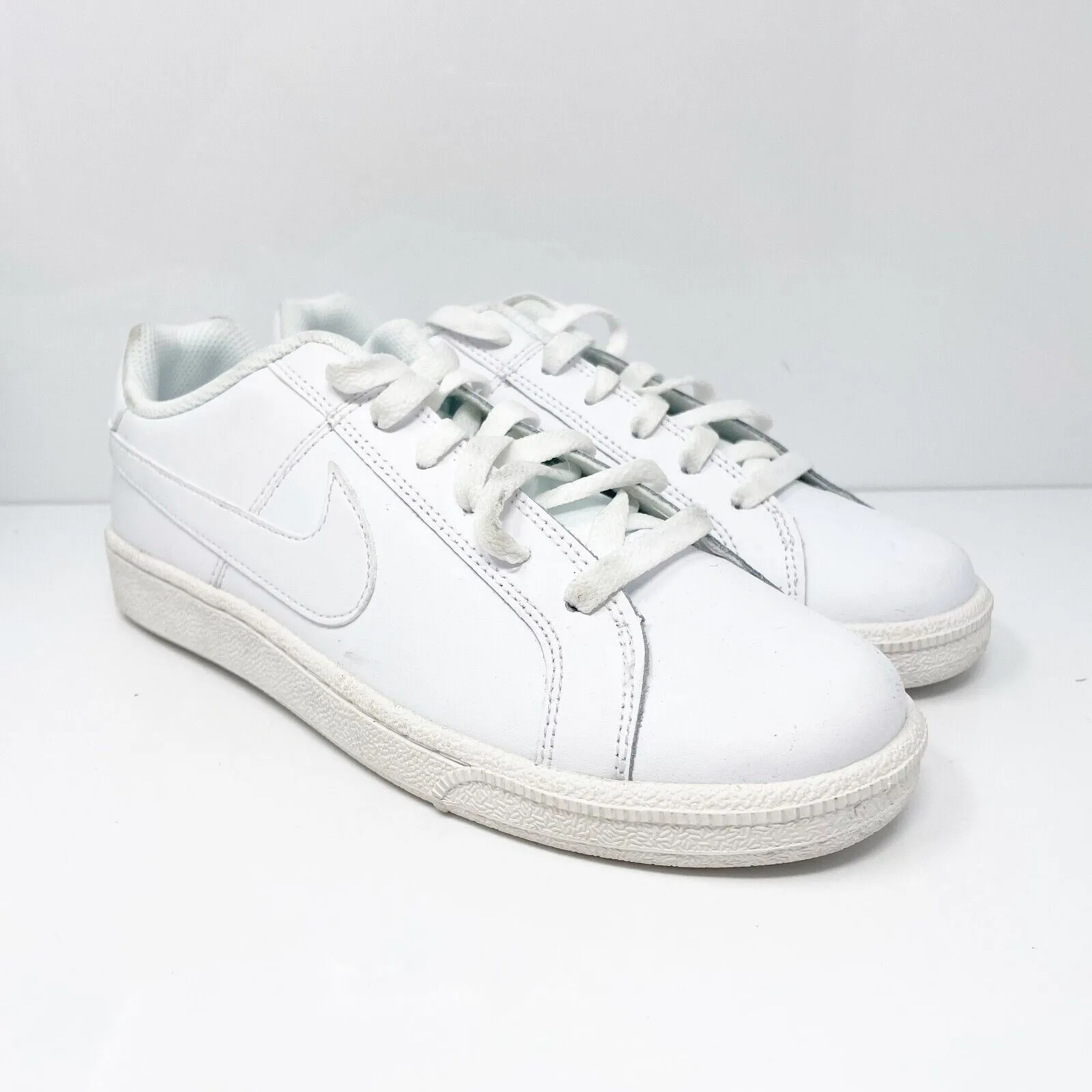 Nike Womens Court Royale 749867-105 White Casual Shoes Sneakers Size 7.5