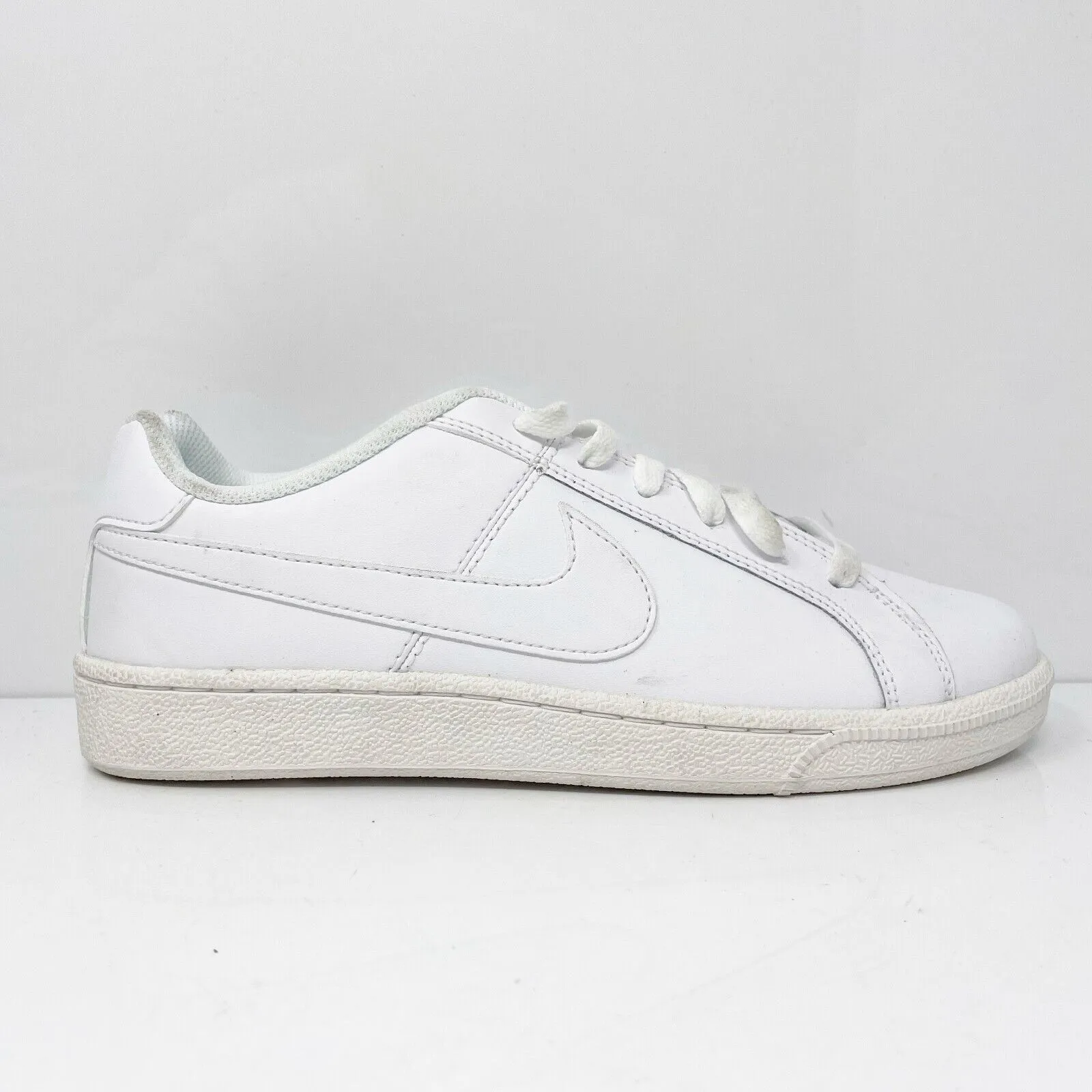 Nike Womens Court Royale 749867-105 White Casual Shoes Sneakers Size 7.5